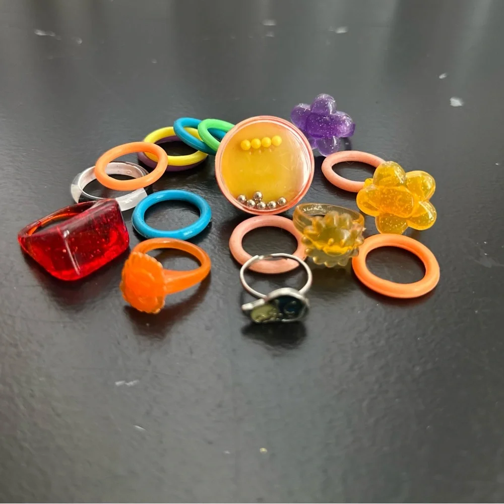 Colourful resin & rubber ring bundle - 17 unique pieces